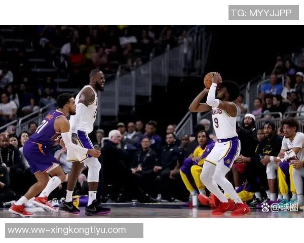 拉拉维亚回忆首次接詹姆斯传球时刻感慨从小就是他的忠实球迷